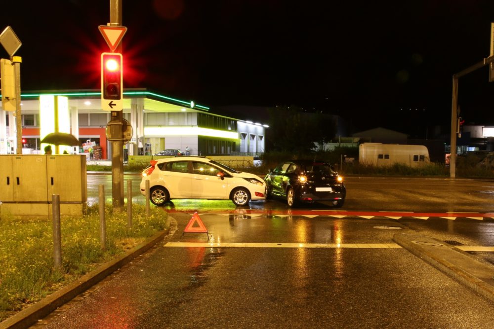 Stadt St Gallen Sg Autofahrer Bersieht Rotlicht Und Knallt In Ein