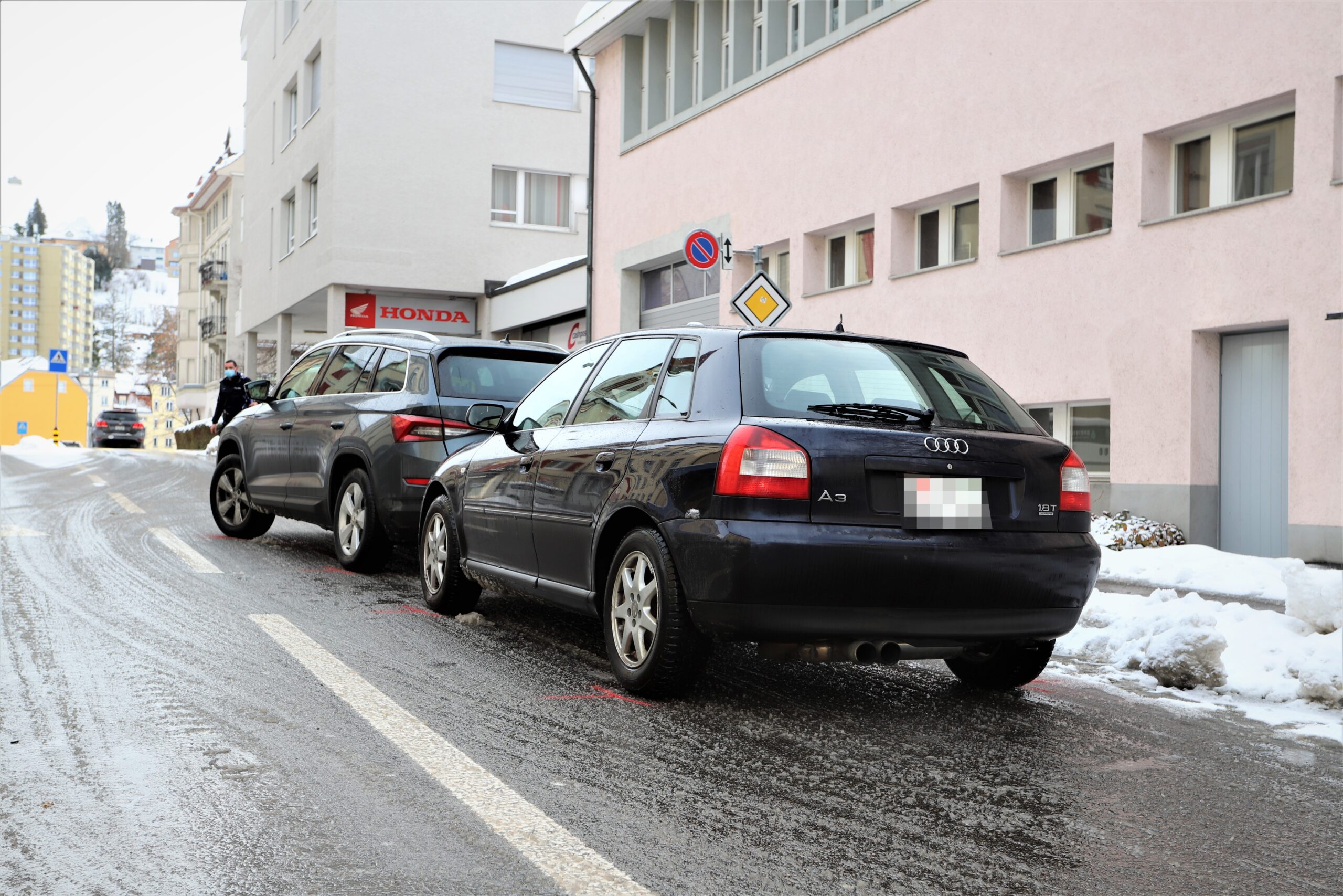 St Gallen Sg Unfall M Ndet In Folgeunfall Mit Polizeiauto Polizei News