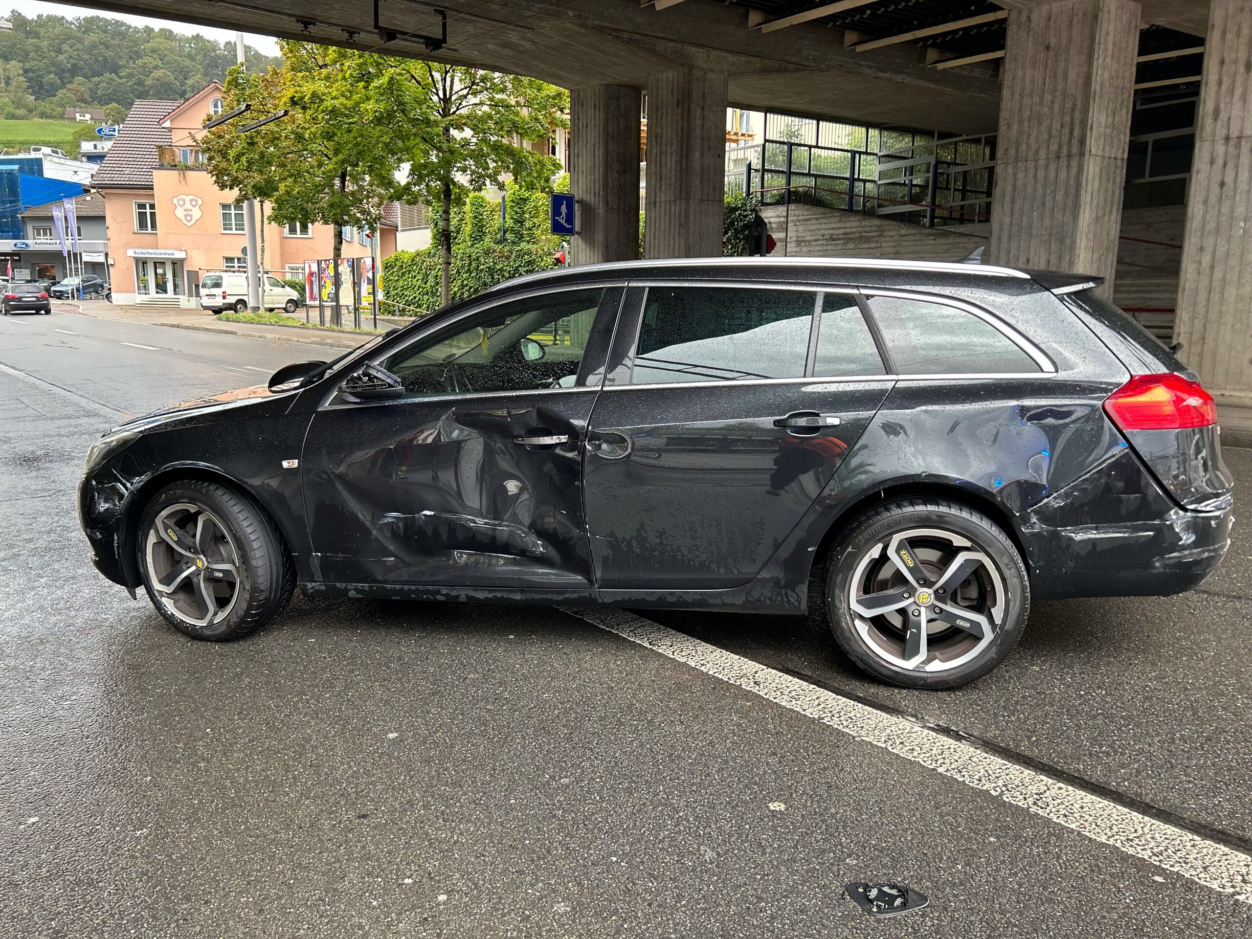 Stadt Schaffhausen Sh Unfall Zwischen Sattelmotorfahrzeug Und Pw