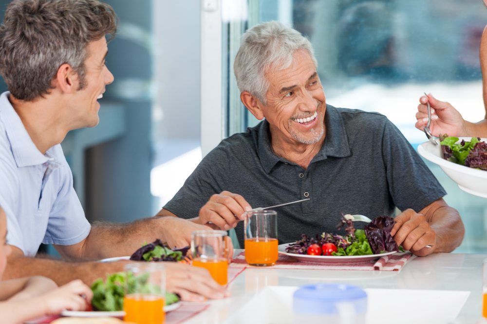 Gesunde Ernährung hilft Ihnen aber, den Traum vom angenehmen Älterwerden zu verwirklichen. (Bild: mast3r / Shutterstock.com)