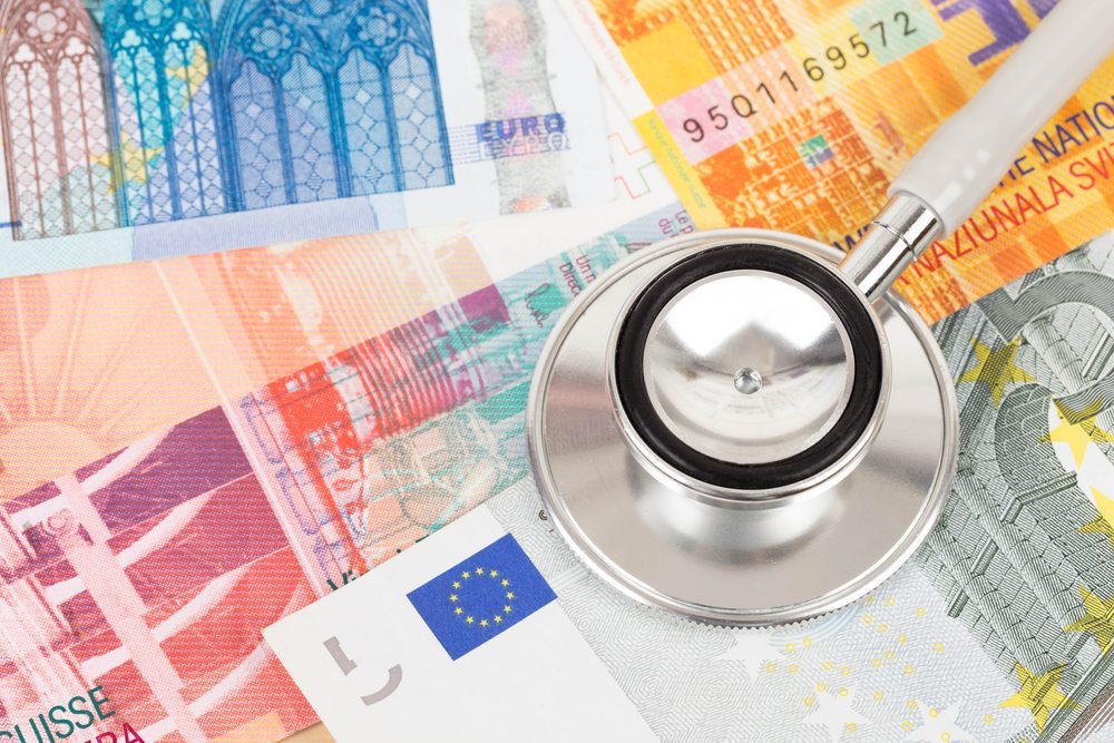 Um 20 % sind die Medikamentenaufwendungen der Schweizer Versicherer in vier Jahren gestiegen. (Bild: Casper1774 Studio / Shutterstock.com)