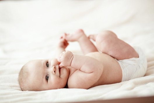 Muttermilch fördert die Gesundheit von Neugeborenen. (Bild: Alena Ozerova – shutterstock.com)