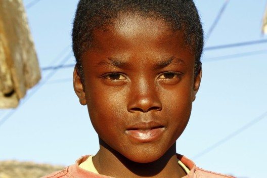 Hoffnung auf eine bessere Zukunft für Kinder aus Äthiopien. (Bild: © Damian Ryszawy - shutterstock.com)
