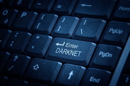 Cyber-Kriminelle versuchen im Darknet gnadenlos zu Geld zu machen. (Bild: guteksk7 – Shutterstock.com)