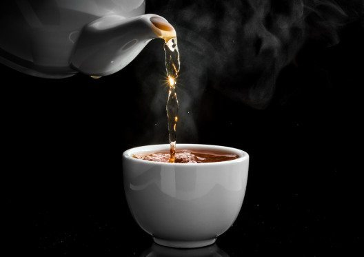 Wer täglich eine Tasse Tee trinkt, kann sein Herzinfarktrisiko senken. (Bild: Canadapanda – Shutterstock.com)