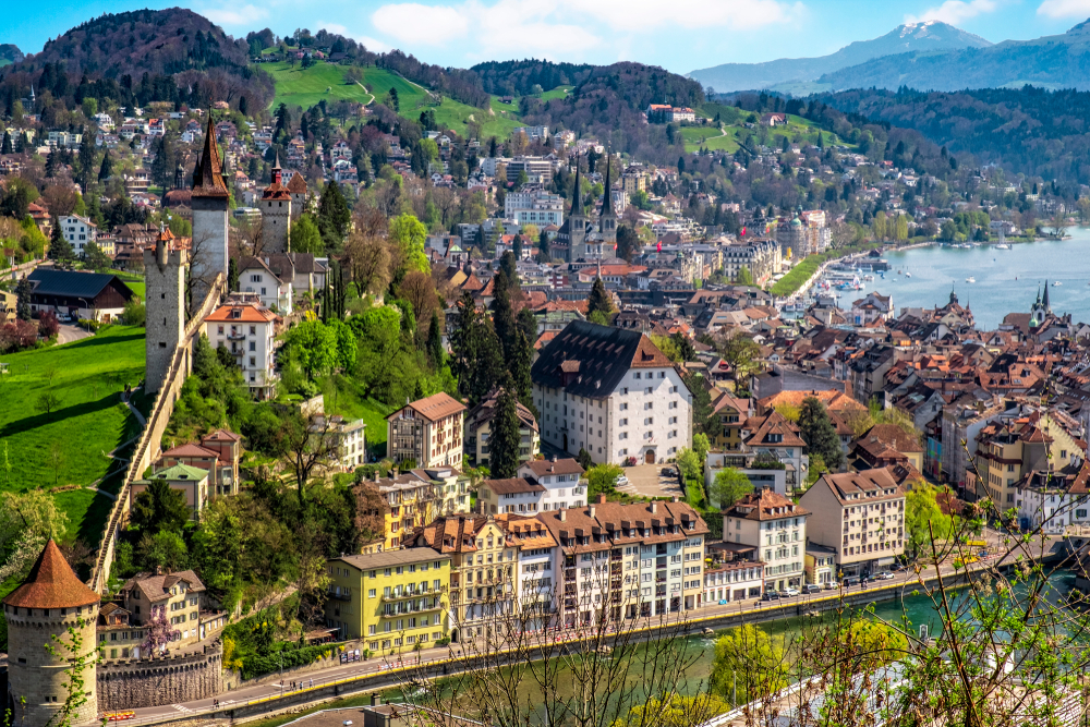 Blick auf Luzern mit der Museggmauer (Bild: mezzotint – shutterstock.com)