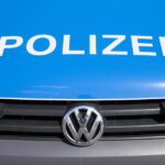 Abbiegende VW-Fahrerin (63) kollidiert mit Mädchen (7) auf Kinderroller