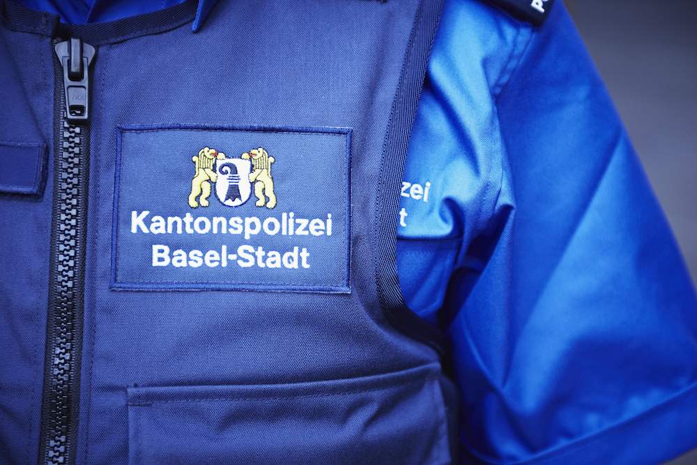 700 uniformierte Bedienstete arbeiten für die Baseler Polizei. Dazu kommen weitere 300 Mitarbeiterinnen und Mitarbeiter, die sich um verschiedene Tätigkeiten im Innenbetrieb kümmern. (Bildquelle: Kapo Basel-Stadt)