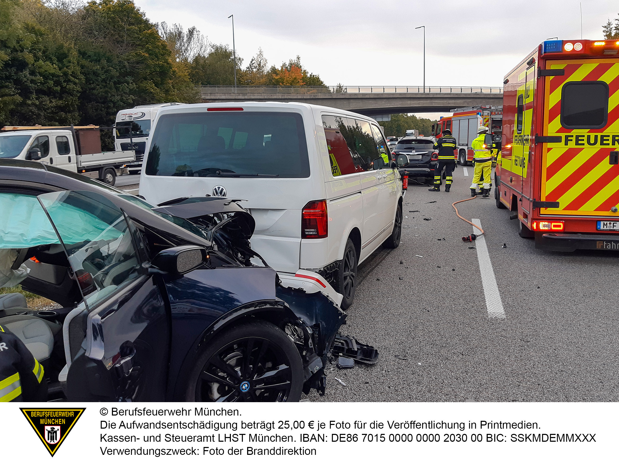 Auffahrunfall Mit Drei Fahrzeugen - Polizei.news