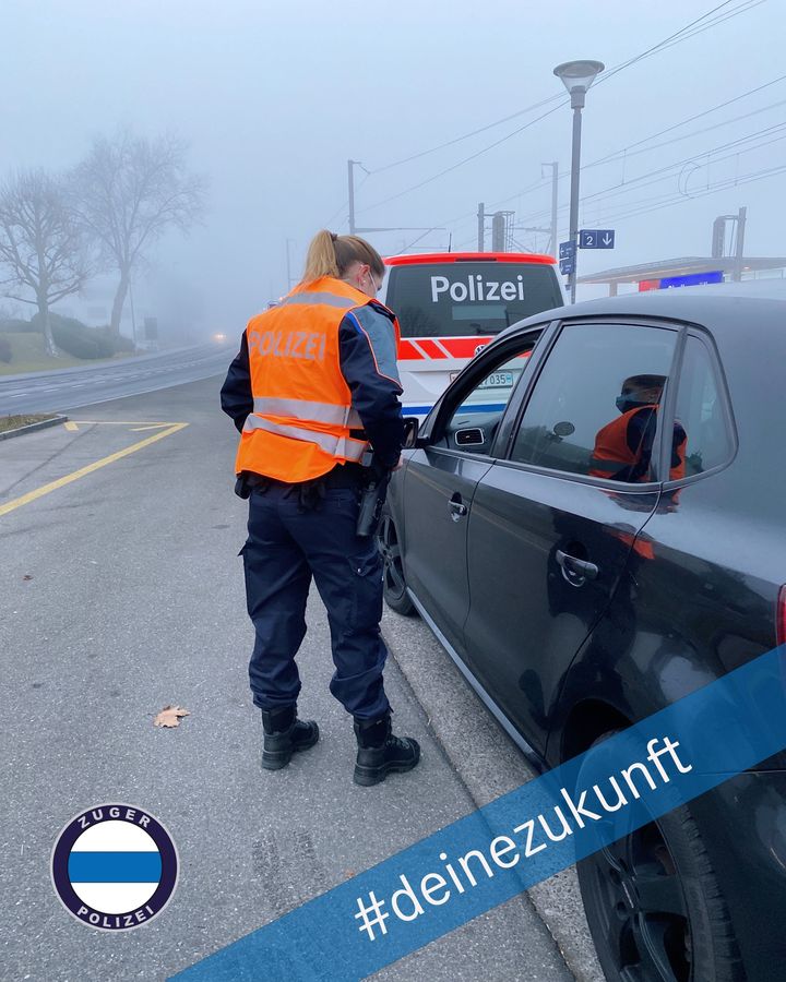 Zuger Polizei: Verkehrskontrolle Als Teil Der Polizeiausbildung ...