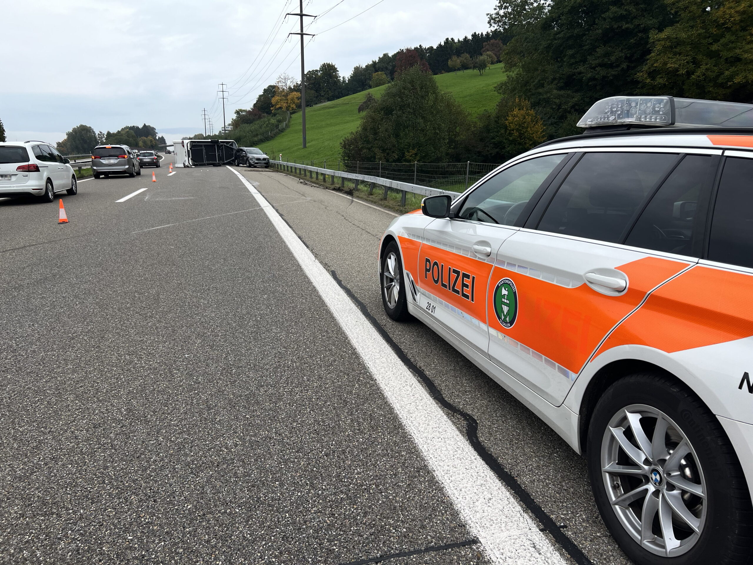 Rorschacherberg SG / A1: Wohnanhänger Nach Selbstunfall Auf Autobahn ...