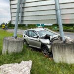Risch Rotkreuz ZG / A14: Autofahrerin (49) kollidiert mit Betonelement und verletzt sich