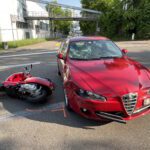 Niederuzwil SG: Unfall zwischen Auto und Roller