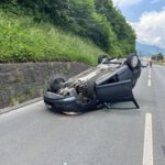 Unterterzen SG: Auto landet auf Dach – Lenkerin (65) leicht verletzt
