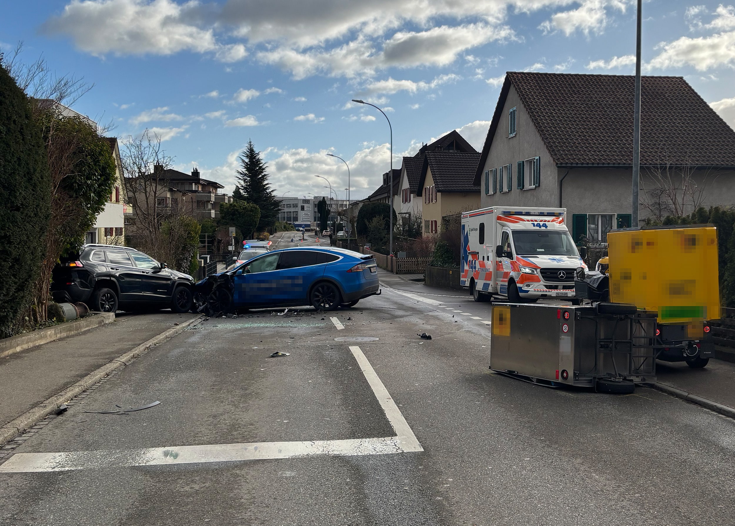 weinfelden-tg-kollision-zwischen-zwei-autos-zwei-personen-verletzt