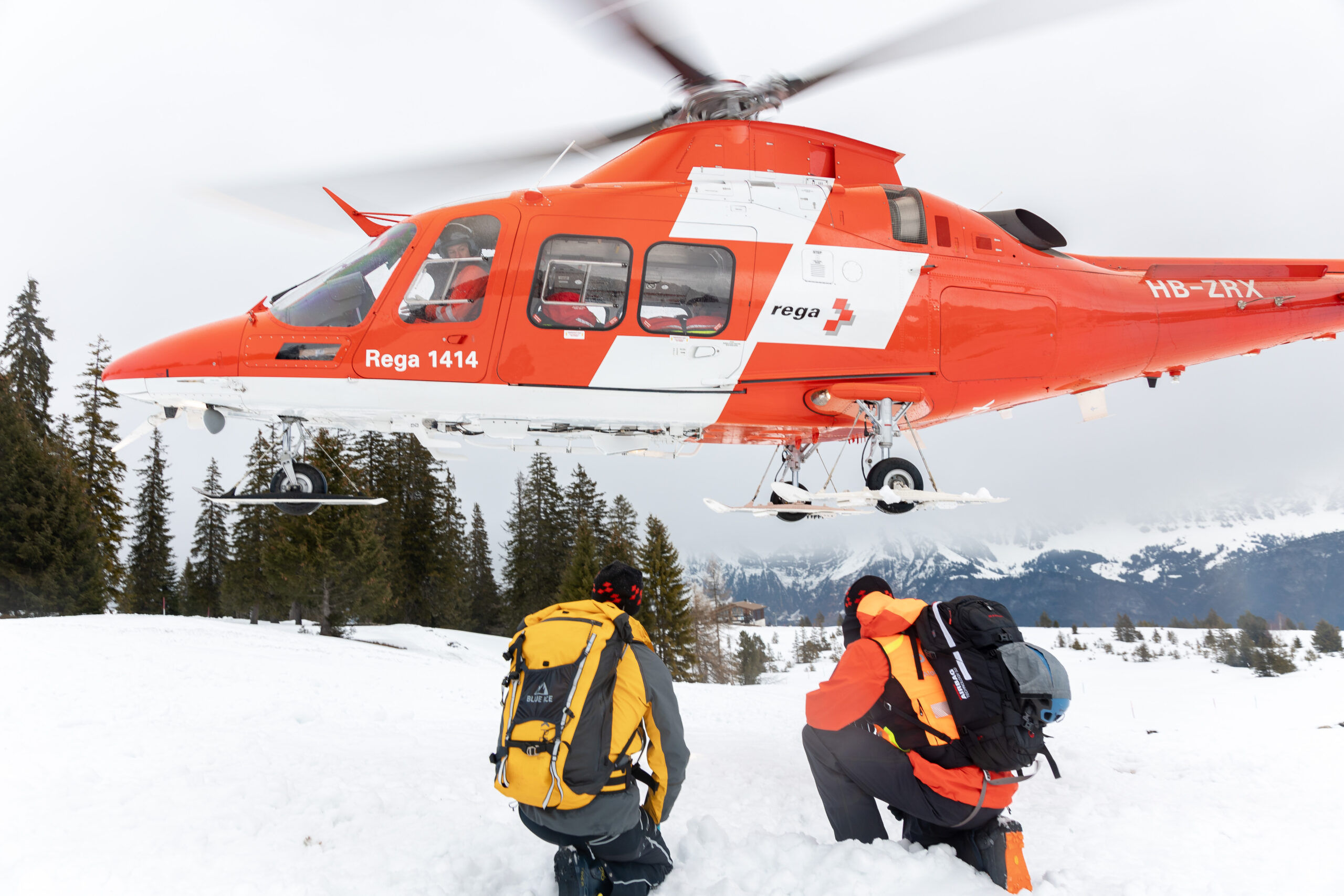 Pardiel-SG-Skifahrerin-prallt-auf-gest-rztes-M-dchen-11-Rega-im-Einsatz