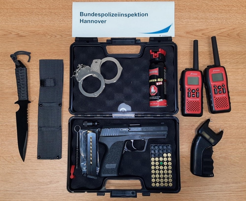 Hannover-Niedersachsen-17-j-hriger-Ivorer-mit-Waffenarsenal-am-Hauptbahnhof-gestoppt