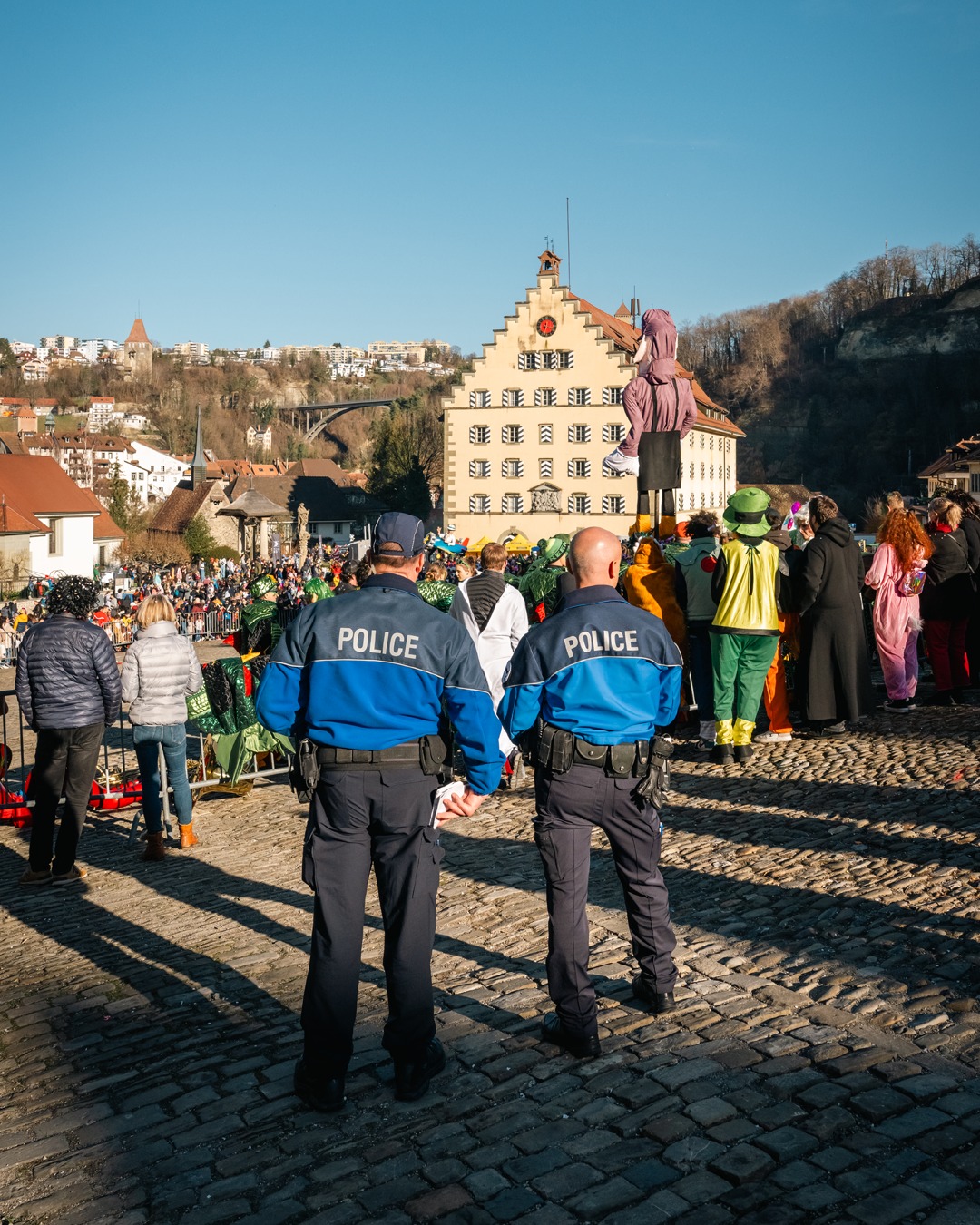 Kantonspolizei-Freiburg-Polizei-verst-rkt-Pr-senz-w-hrend-der-Fasnachtssaison