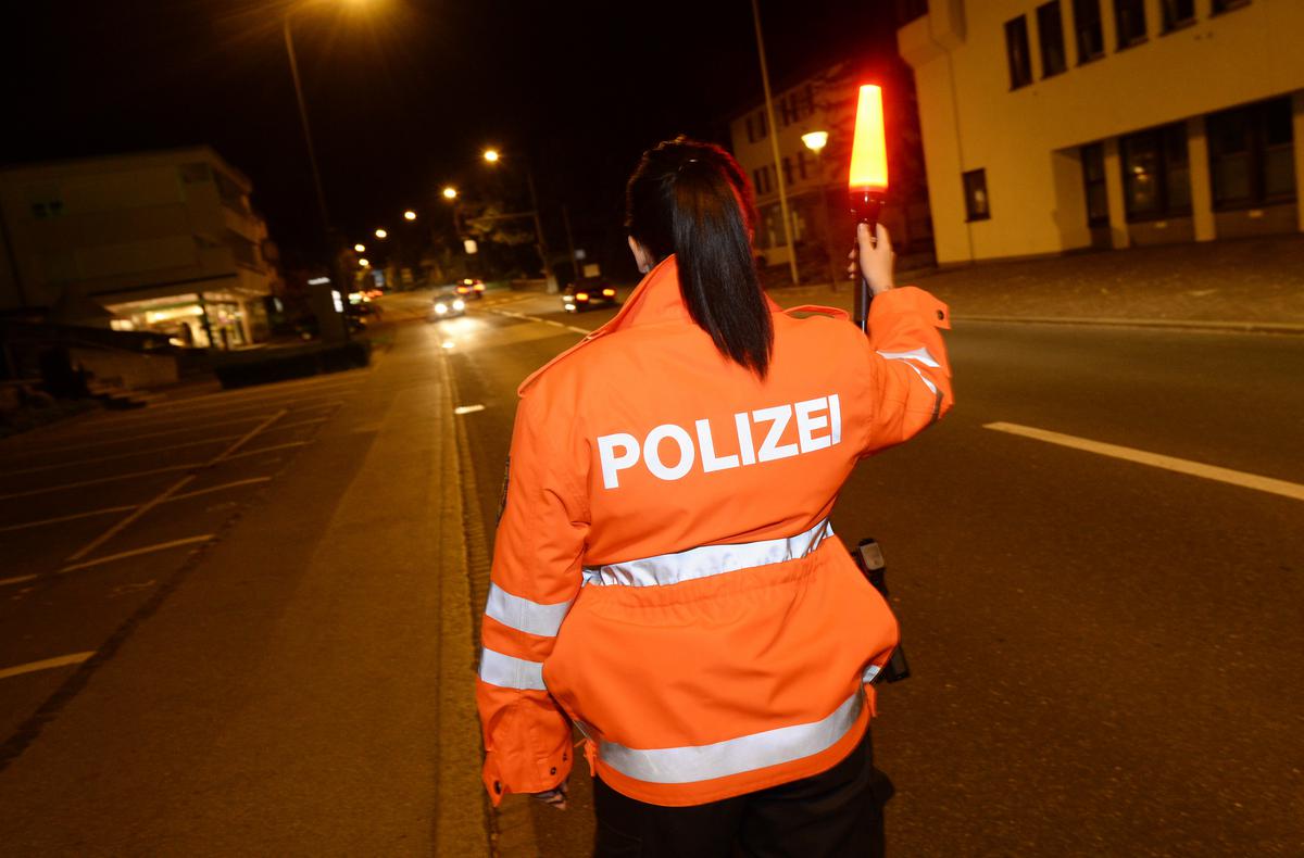 Landespolizei-Liechtenstein-Angetrunken-am-Lenkrad-Polizei-zieht-Fahrer-aus-dem-Verkehr