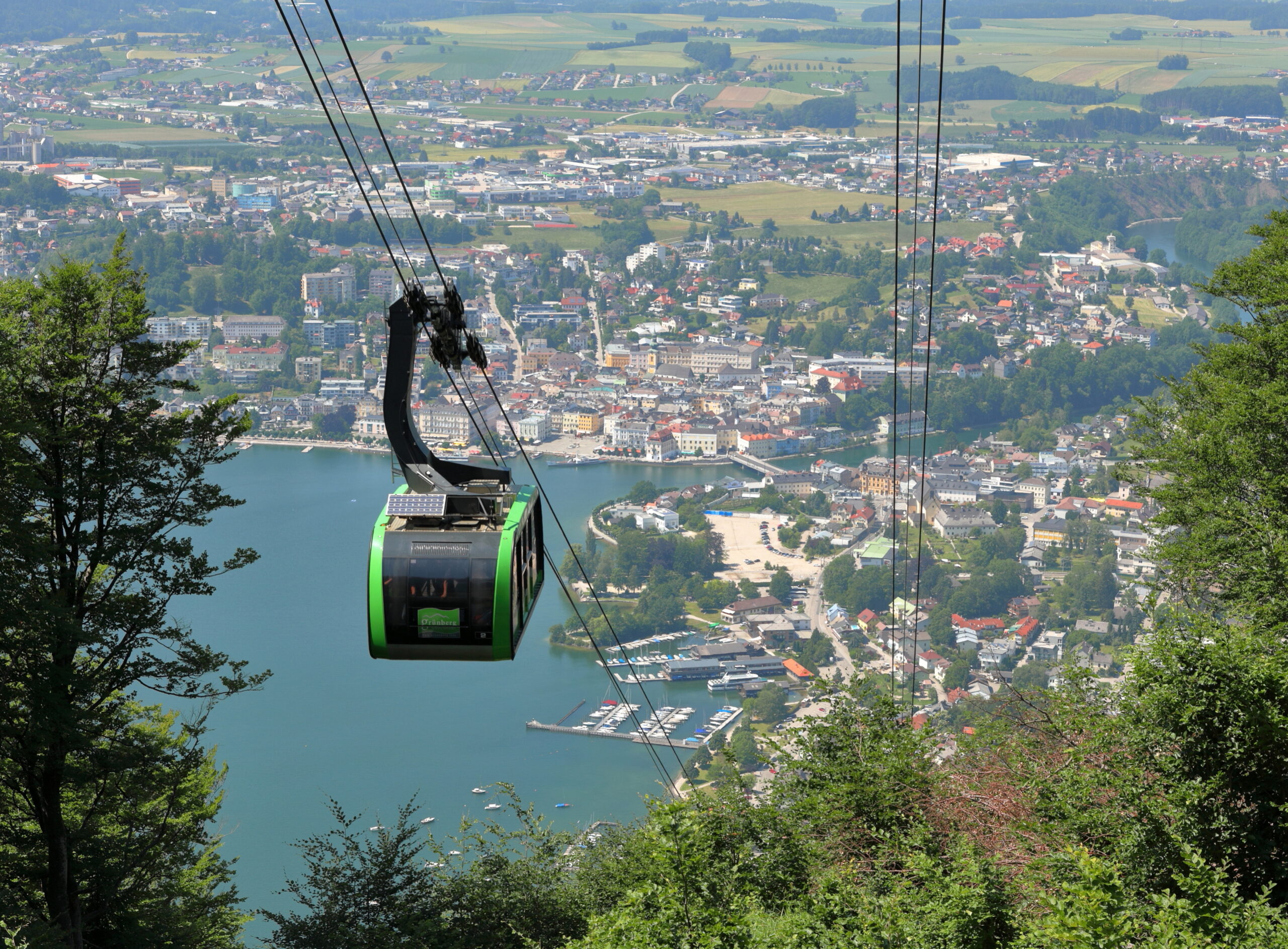 gmunden-o-vierj-hriger-auf-gr-nberg-vergessen-mutter-bemerkte-fehlen-erst-im-tal