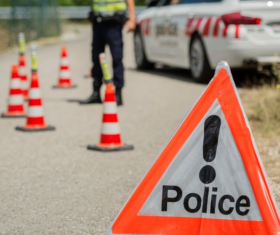 Cormondr-che-NE-E-Trottinettfahrer-34-bei-Kollision-mit-Auto-verletzt