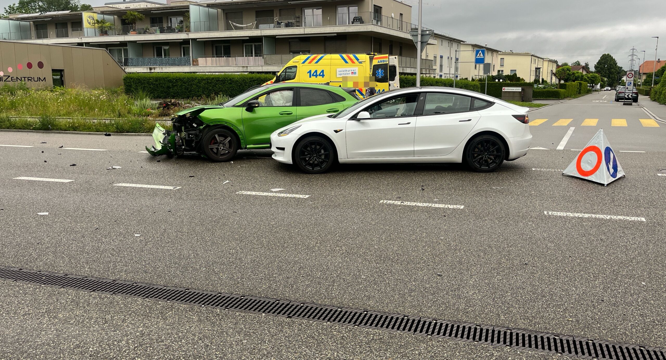 Gerlafingen-SO-Zwei-Verletzte-bei-Crash-auf-der-Kriegstettenstrasse
