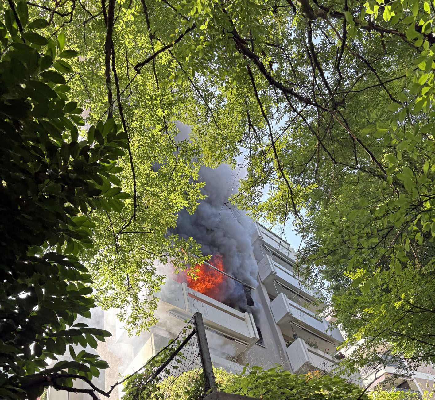 Luzern-LU-Elektrotechnischer-Defekt-verursacht-Wohnungsbrand-an-Fluhmattstrasse