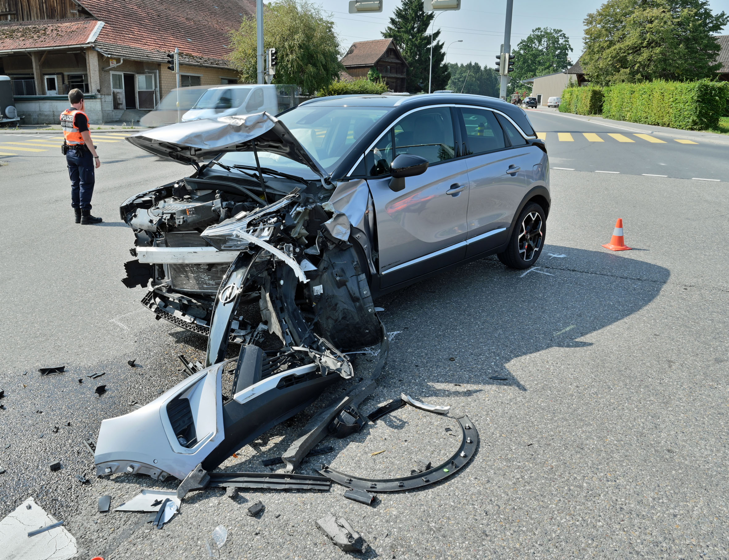 Inwil-LU-Zwei-Autos-kollidieren-bei-Kreuzung-35-000-Franken-Schaden