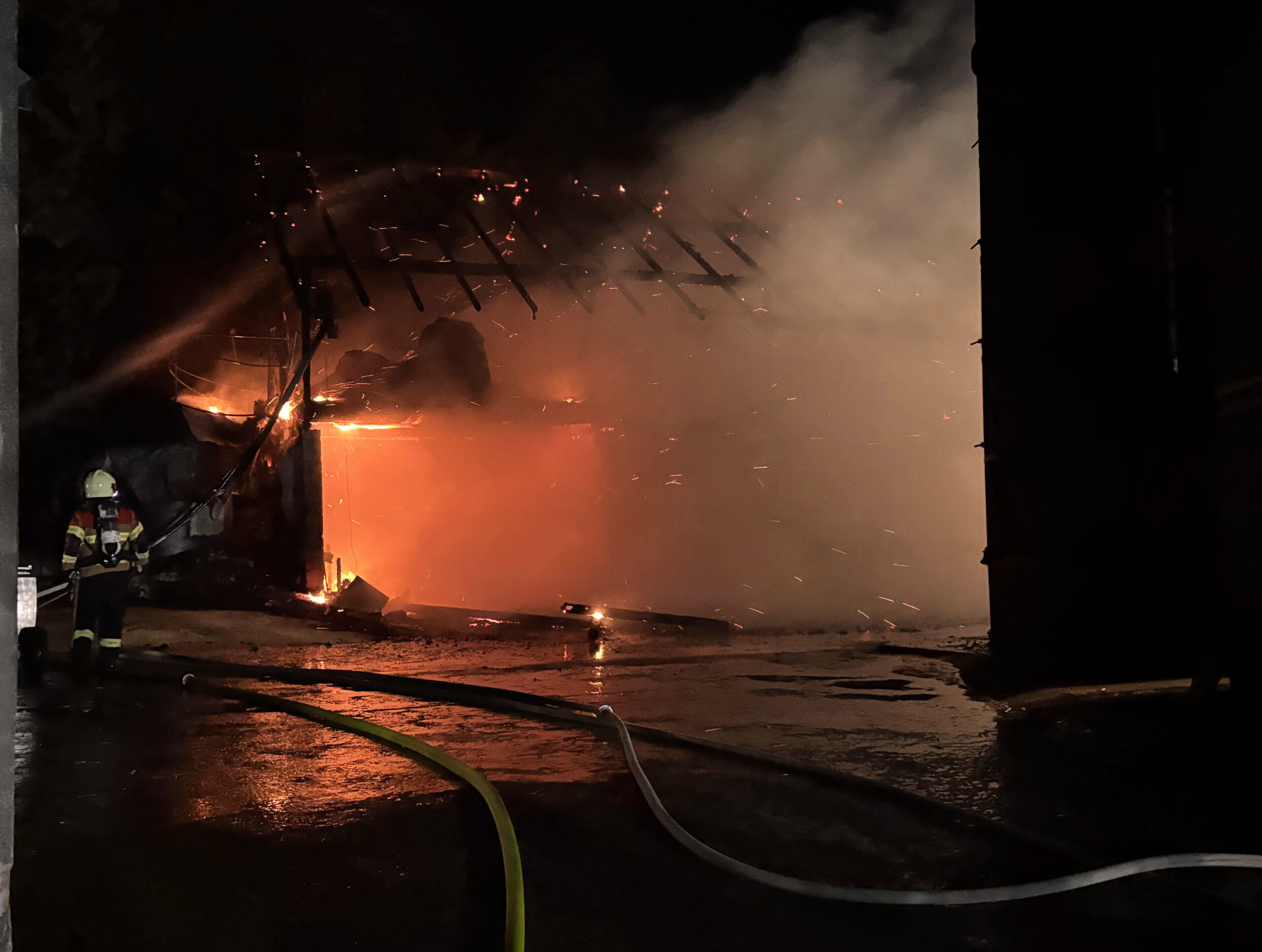 Wangen-SZ-Stallbrand-fordert-200-Legehennen-eine-Person-verletzt