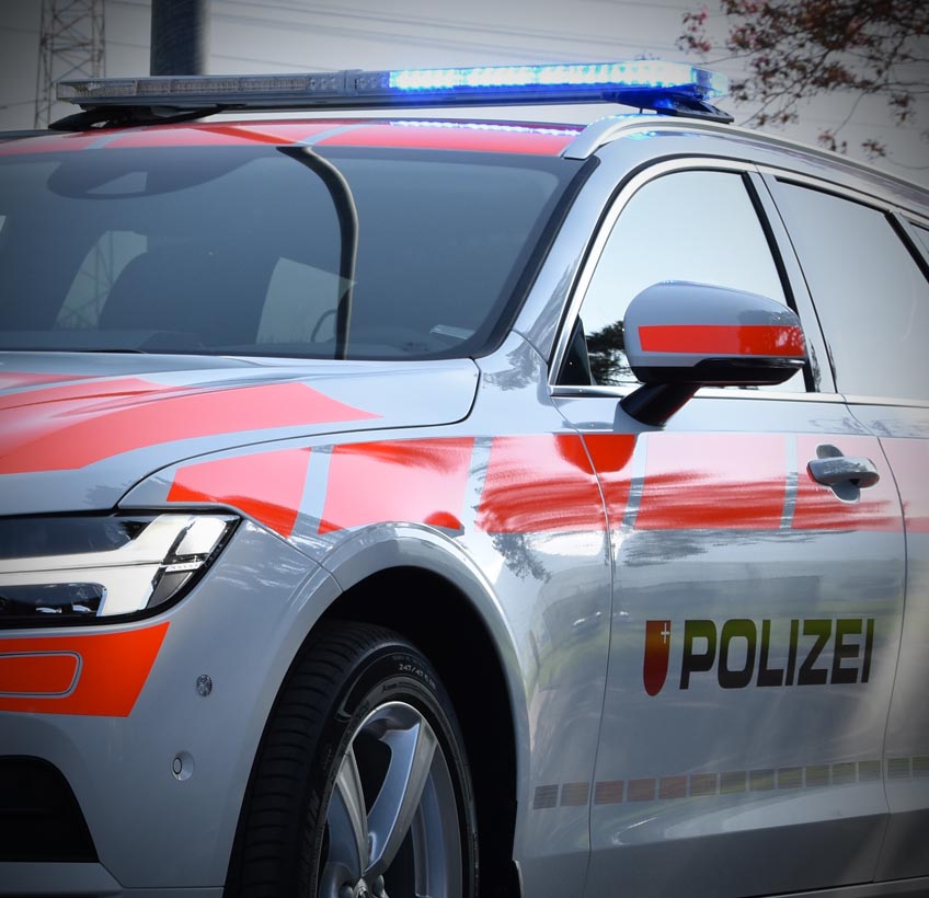 K-ssnacht-SZ-Glimmbrand-in-Produktionsbetrieb-l-st-Feuerwehreinsatz-aus