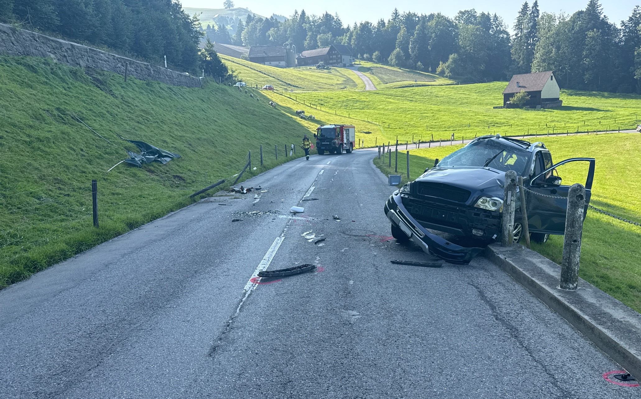 Appenzell-AI-Auto-berschl-gt-sich-bei-Hundwil-zwei-Frauen-mittelschwer-verletzt