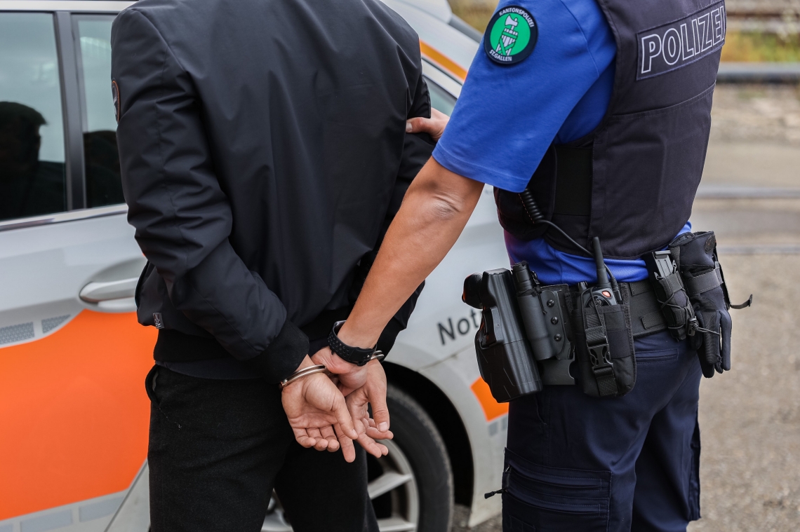 St-Gallen-SG-61-j-hriger-Tscheche-raubt-Bank-aus-Festnahme-nach-Minuten