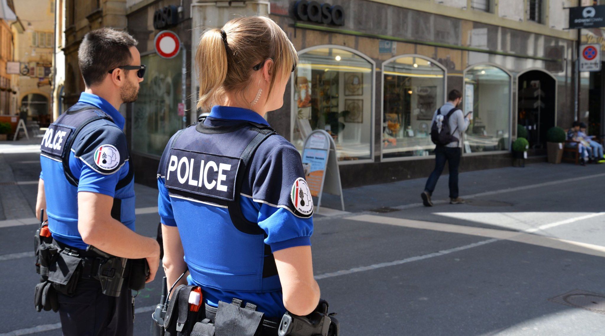 Neuenburg-NE-Bande-falscher-Polizisten-und-Banker-festgenommen-CHF-300-000-Schaden