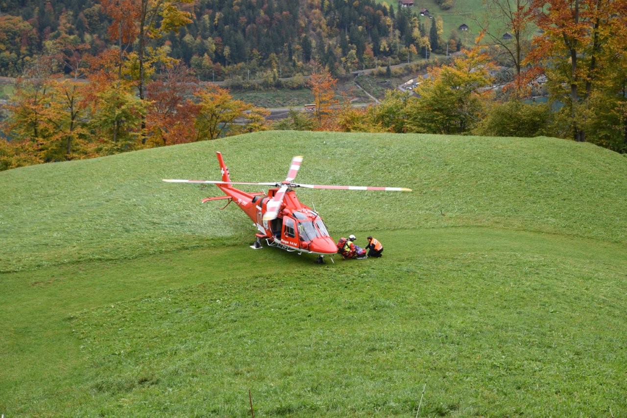 B-rglen-OW-Mann-st-rzt-bei-Holzerarbeiten-60-Meter-in-die-Tiefe-lebensbedrohlich-verletzt