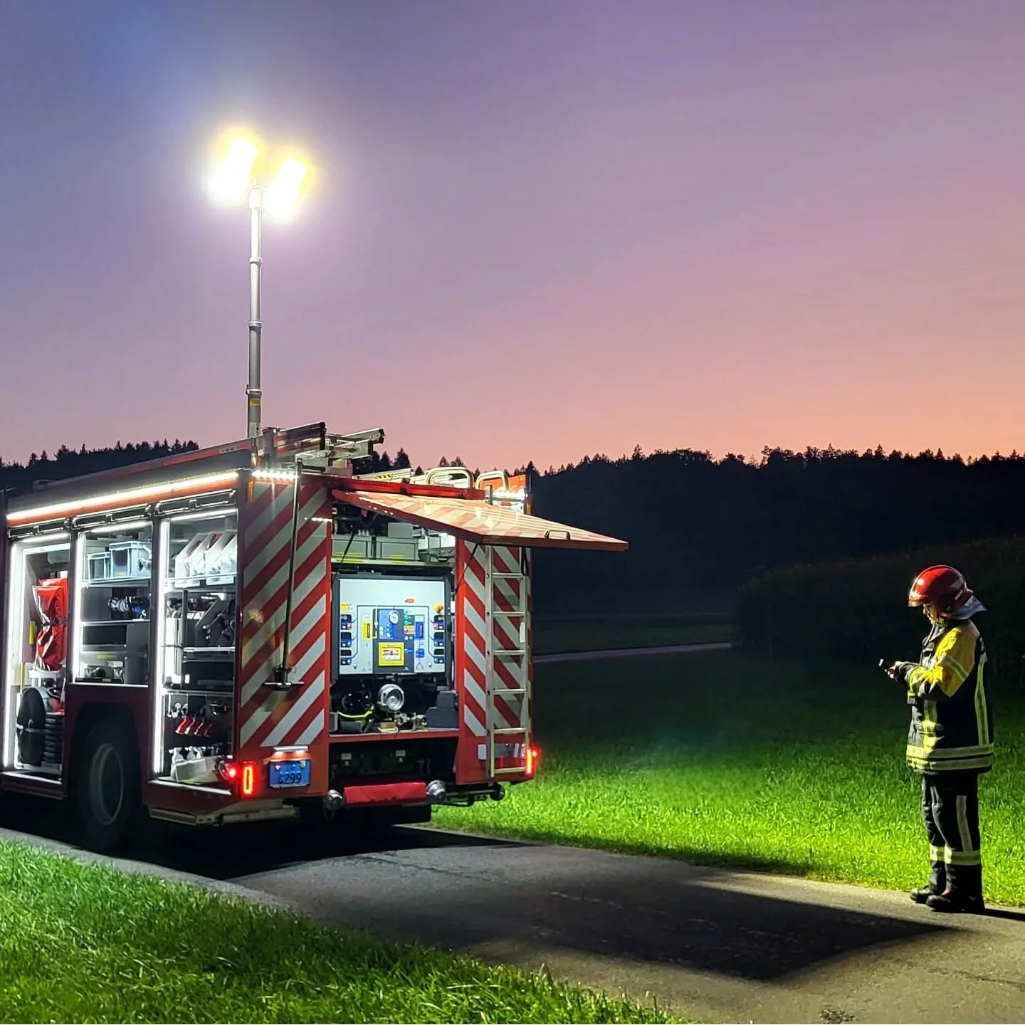 Steckborn-TG-Neues-Tankl-schfahrzeug-begeistert-Feuerwehr-l-dt-zum-Infoabend-ein