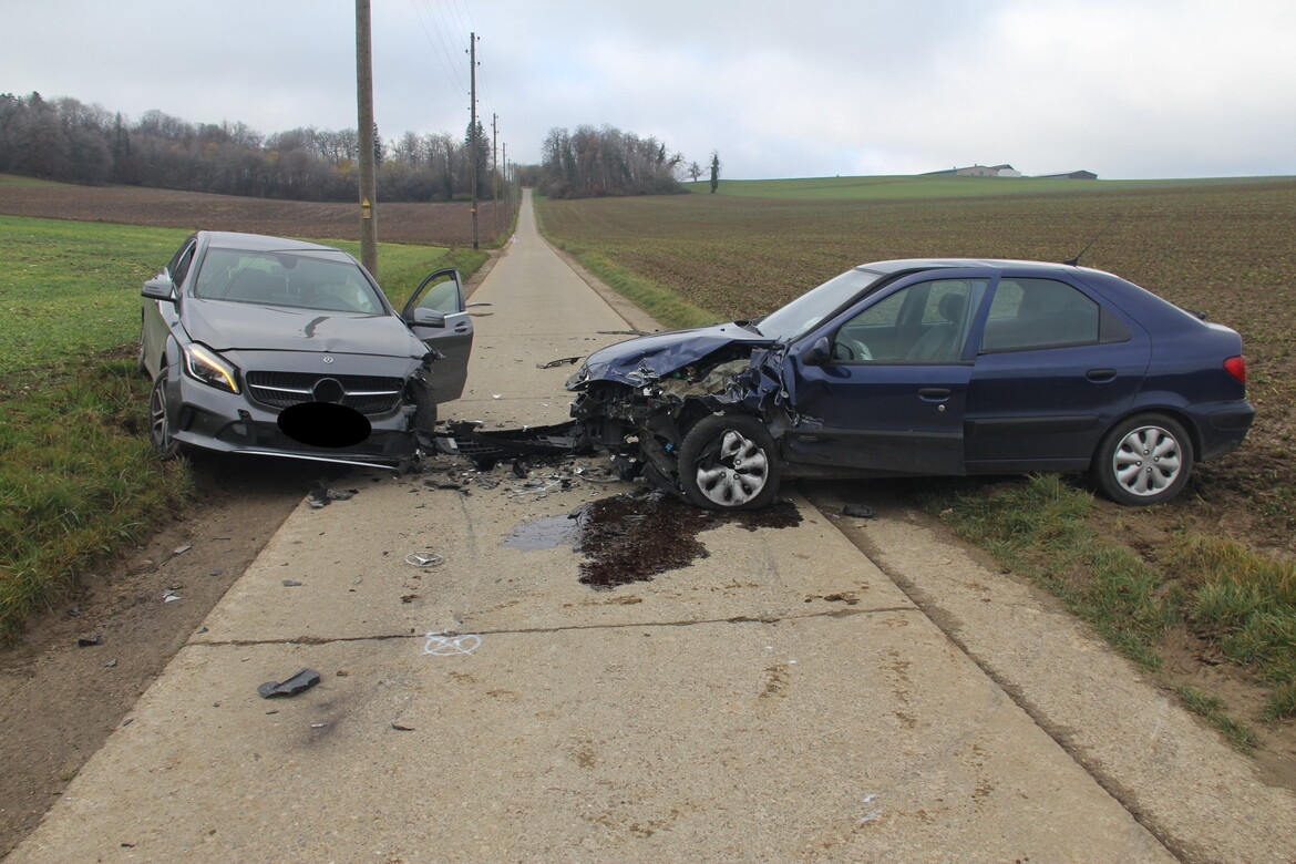 Bure-JU-Kollision-nach-Fahrfehler-niemand-verletzt-aber-zwei-Autos-fahrunt-chtig