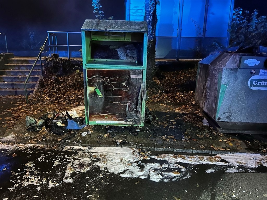Briedel-Rheinland-Pfalz-Brand-an-Altkleidercontainer-Polizei-vermutet-Vorsatz