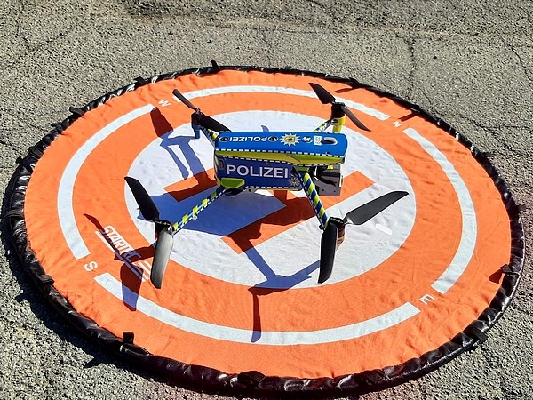 Aachen-NRW-Drohne-findet-vermissten-Senior-79-stark-unterk-hlt-am-Friedhof