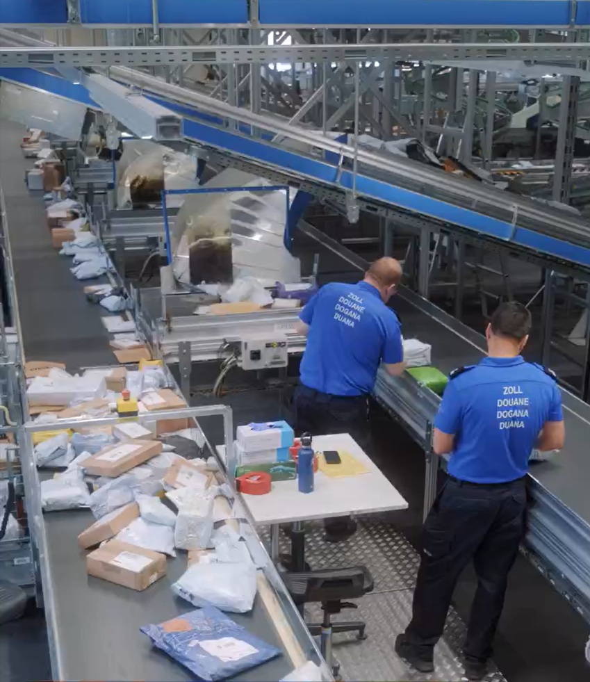 M-lligen-AG-Paketkontrollen-decken-gef-hrliche-Inhalte-und-Kulturgutdiebstahl-auf
