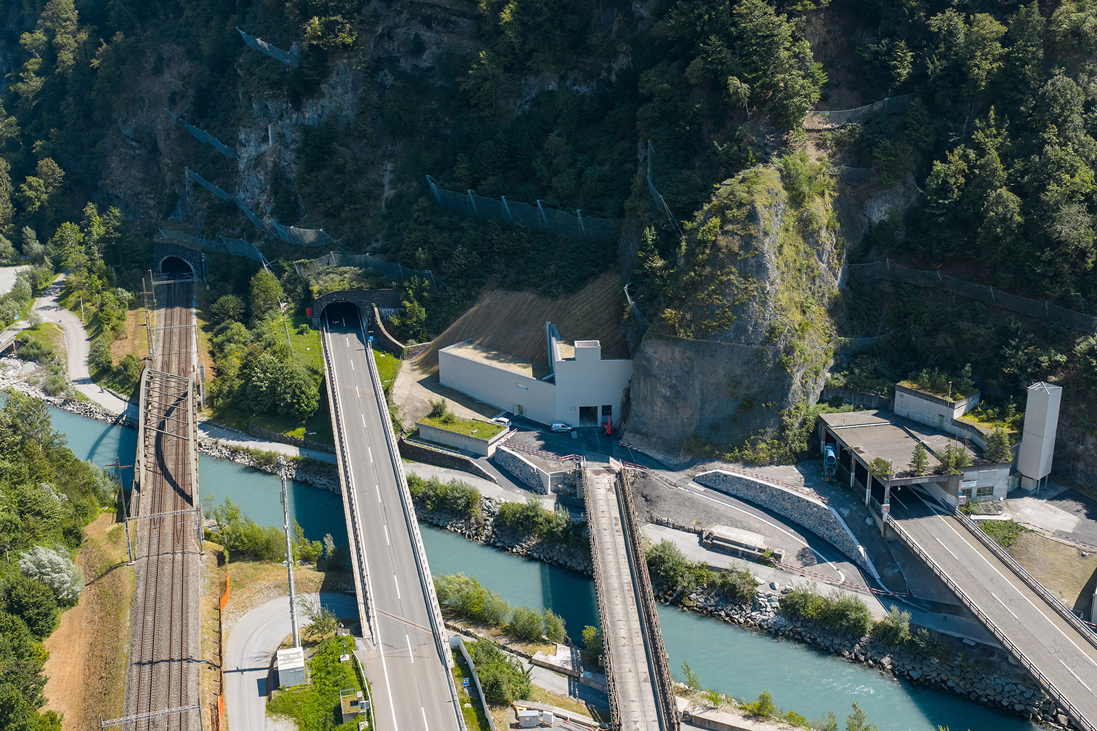 Glarus-GL-Meilenstein-erreicht-ASTRA-schliesst-Bau-des-Flucht-und-Abluftstollens-ab