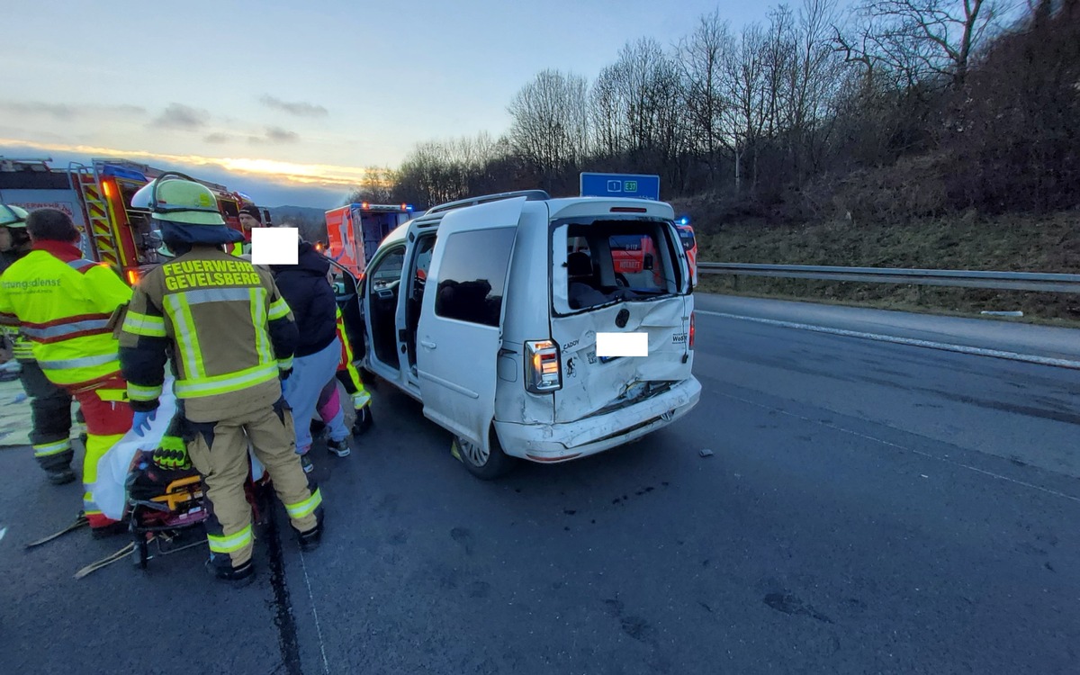 Gevelsberg-Nordrhein-Westfalen-Verkehrsunfall-auf-A1-eine-Person-verletzt