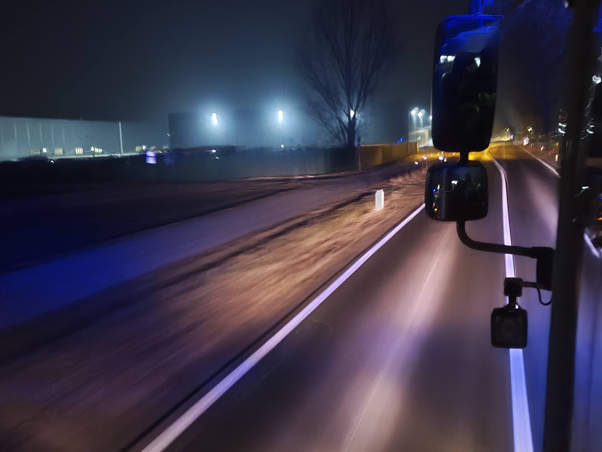 Enzersdorf-an-der-Fischa-N-Pkw-bleibt-im-Acker-stecken-Feuerwehr-r-ckt-aus