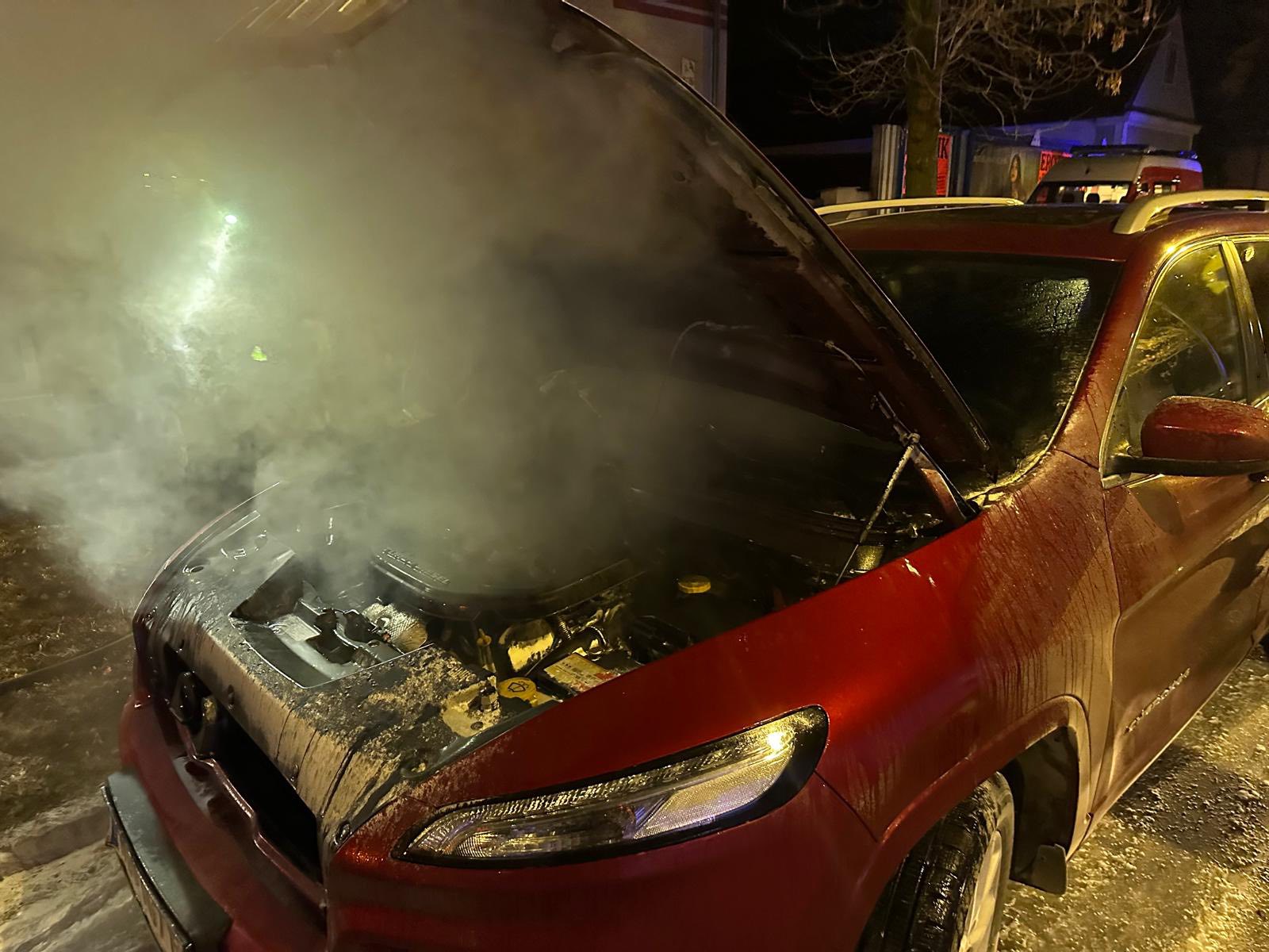 Neud-rfl-Burgenland-Fahrzeugbrand-im-Ortsgebiet-Feuerwehr-rasch-im-Einsatz