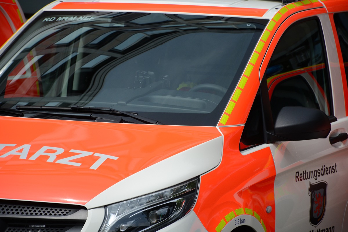 Ratingen-Nordrhein-Westfalen-Bus-erfasst-Fussg-ngerin-90-Frau-schwer-verletzt