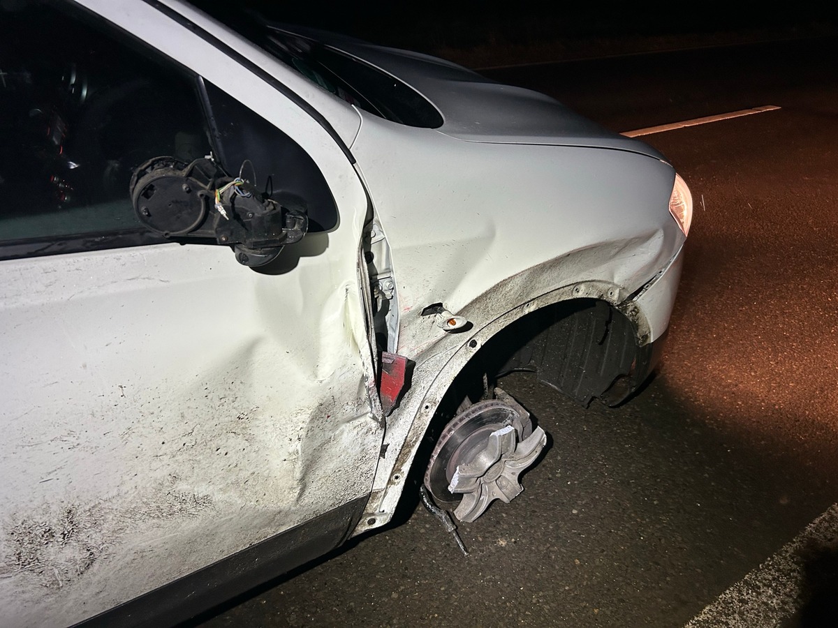 Martinstein-Rheinland-Pfalz-Fahrt-auf-Felge-nach-Unfall-Polizei-ermittelt