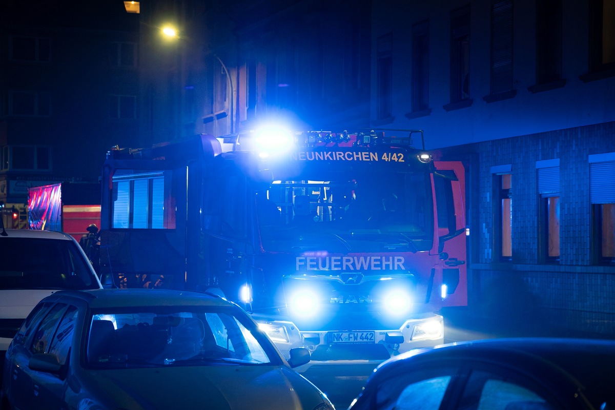 neunkirchen-saarland-kellerbrand-in-wohnhaus-17-bewohner-unverletzt
