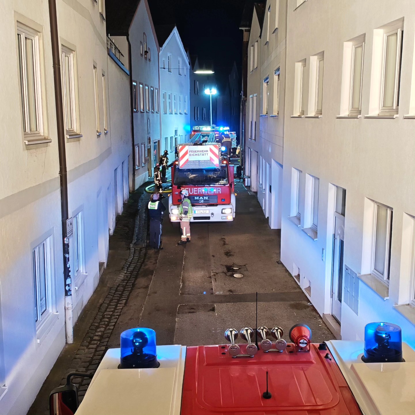 Eichst-tt-BY-Brennende-Textilien-auf-Nachtspeicherofen-l-sen-K-chenbrand-aus