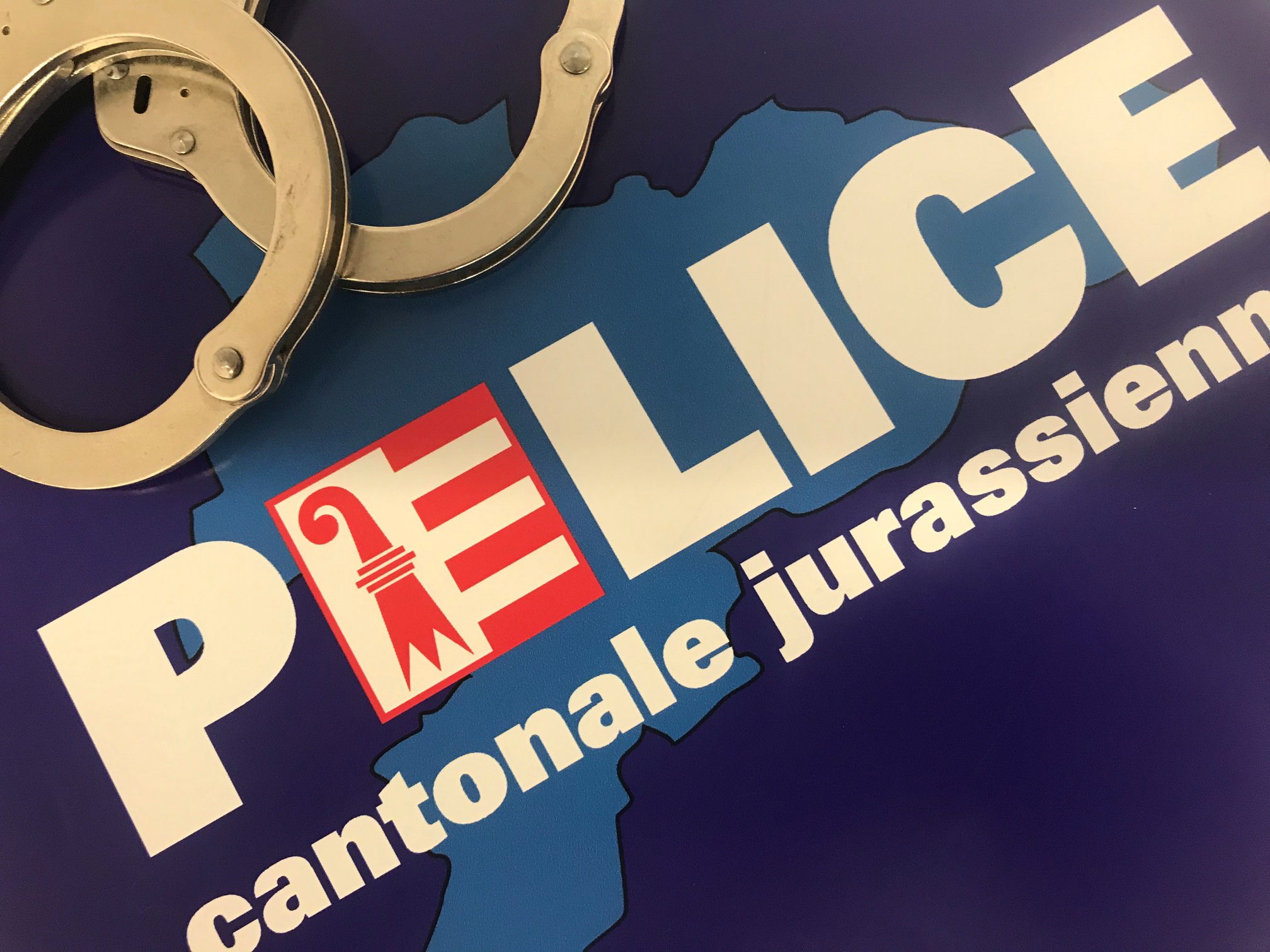 Develier-JU-Gestohlenes-Luxusauto-nach-Grossfahndung-gestoppt-zwei-Festnahmen