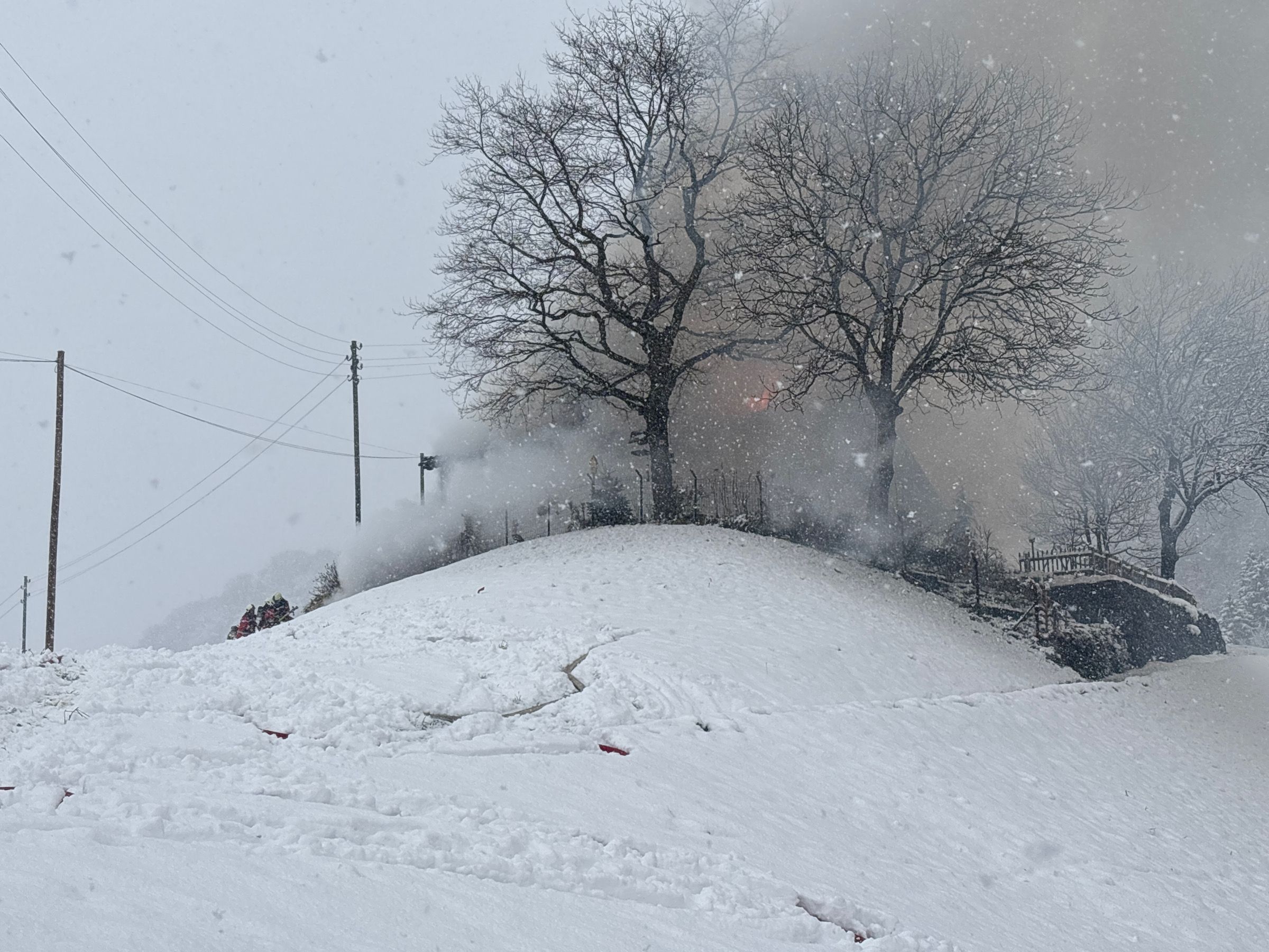 Sool GL: Grossbrand unter Kontrolle – Rauch zog durchs ganze Dorf