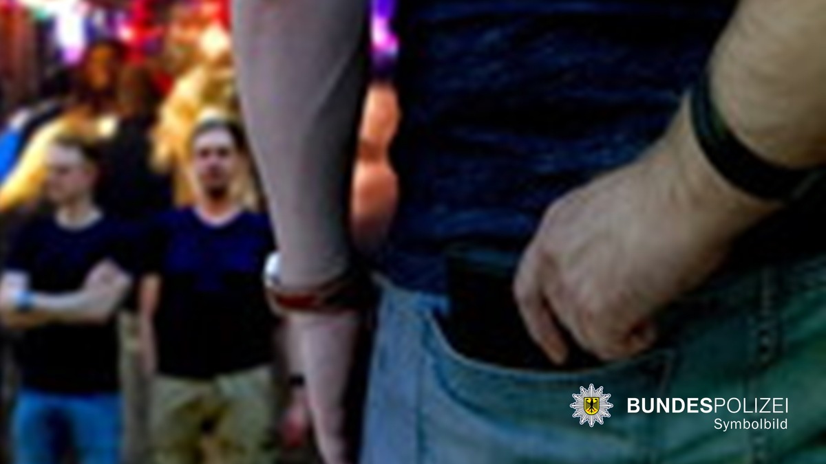 München, Bayern: Taschendieb nach Fahndung im ICE festgenommen